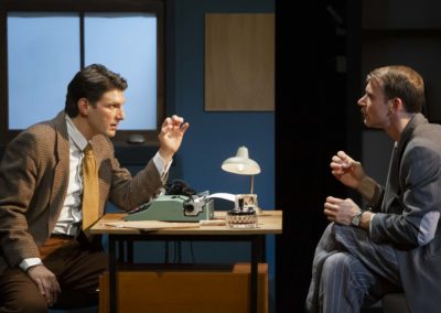La Machine de Turing au Théâtre Michel. Deux comédiens au centre.